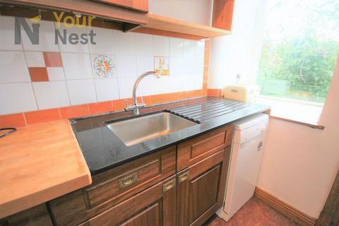 6 bedroom terraced house to rent, Ash Grove, Hyde Park, LS6 1AY