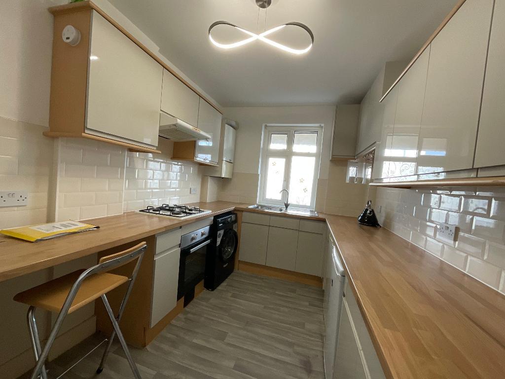 KITCHEN 12'6 x 8'