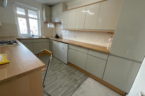 2 bedroom flat for sale, Corbets Tey Road, Upminster RM14