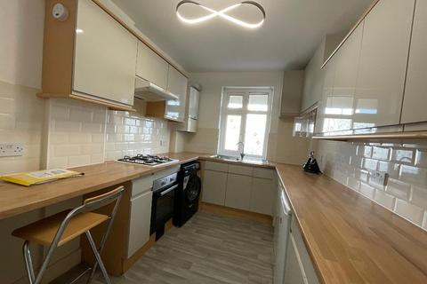 2 bedroom flat for sale, Corbets Tey Road, Upminster RM14