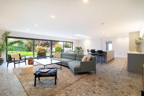 undefined, West Hill, Sanderstead, CR2 0SB