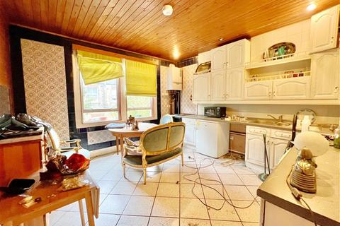 3 bedroom flat for sale, Glenmore Road, Belsize Park