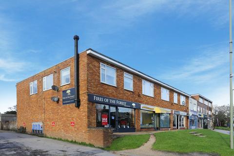 2 bedroom flat for sale, Milford Road, Lymington SO41