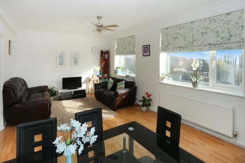 2 bedroom flat for sale, Milford Road, Lymington SO41