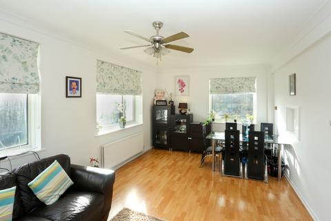 2 bedroom flat for sale, Milford Road, Lymington SO41