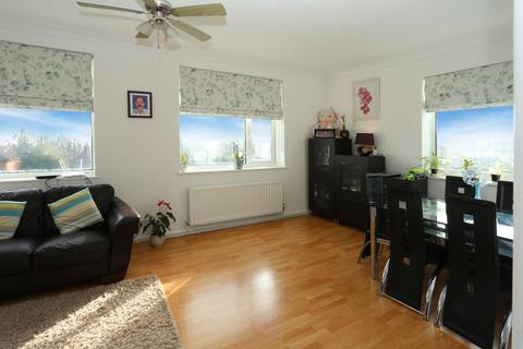 2 bedroom flat for sale, Milford Road, Lymington SO41