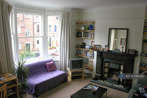 1 bedroom flat to rent, Mackeson Road, London, NW3