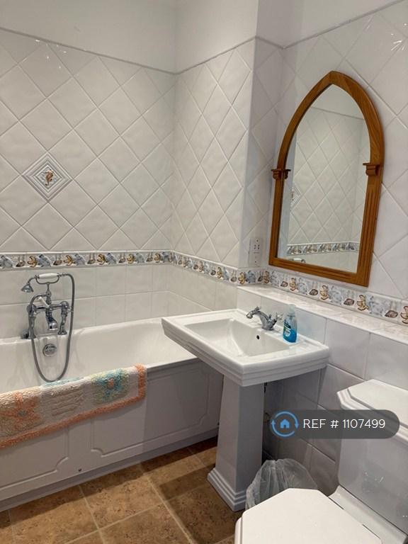 Second Bedroom En Suite