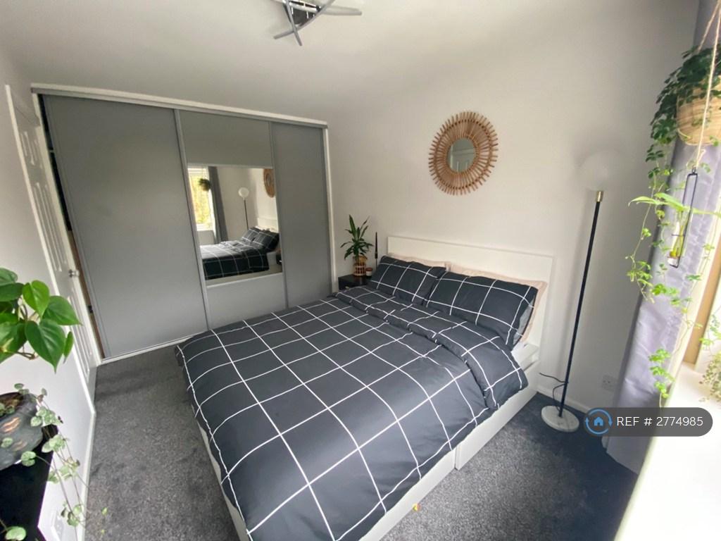 Large Fitted Wardrobes