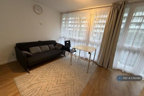 Studio to rent, Clipstone St, London, W1W