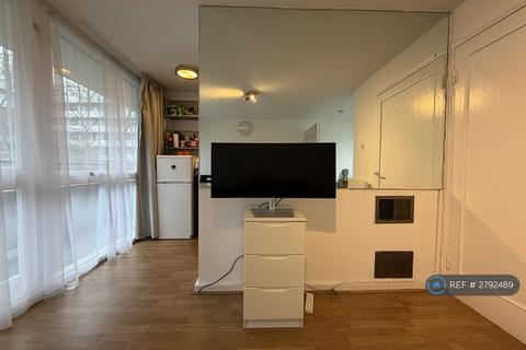 Studio to rent, Clipstone St, London, W1W