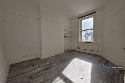 2 bedroom flat to rent, East Finchley, London, N2