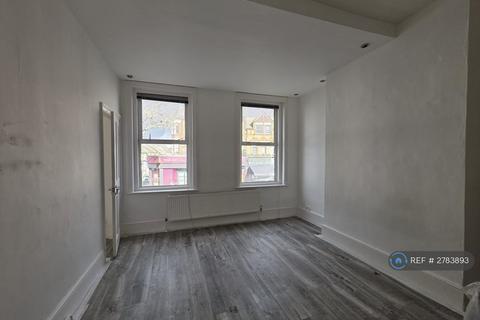 2 bedroom flat to rent, East Finchley, London, N2