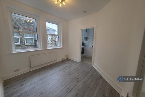 2 bedroom flat to rent, East Finchley, London, N2