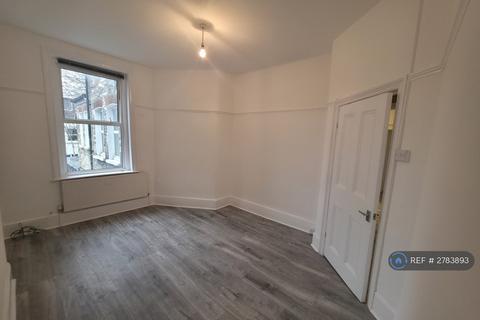 2 bedroom flat to rent, East Finchley, London, N2