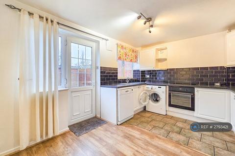 2 bedroom terraced house to rent, Cropton Grove, Nottingham, NG13