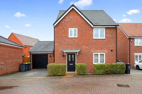 3 bedroom detached house for sale, Caber Walk, Bedford, MK40