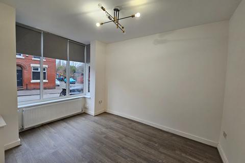 4 bedroom terraced house to rent, Russet Road, Manchester