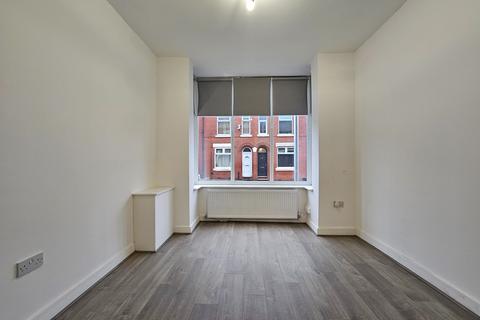 4 bedroom terraced house to rent, Russet Road, Manchester