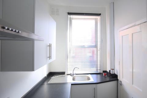 2 bedroom terraced house to rent, Leeds LS9