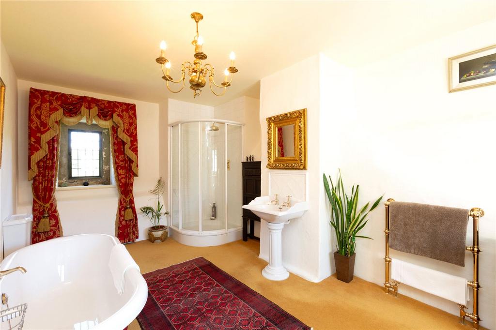 Principal Bathroom