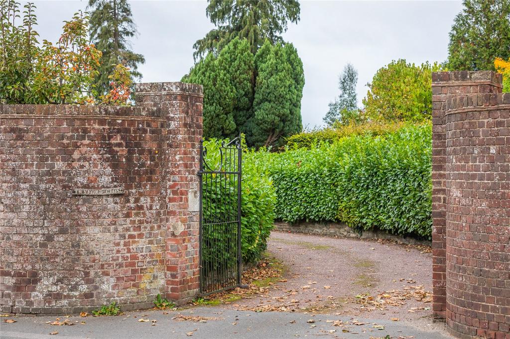 Driveway Entrance