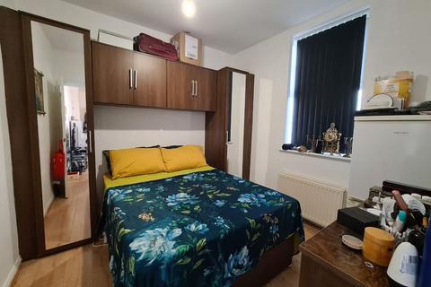 Studio to rent, Ballards Lane, Finchley, N3
