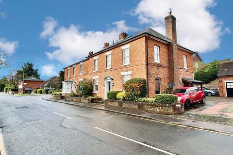 3 bedroom maisonette to rent - A West Street, Farnham
