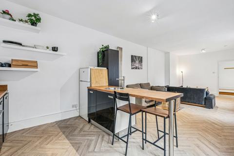 2 bedroom flat to rent, Bedford Hill, London SW12
