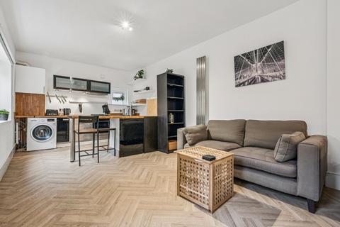 2 bedroom flat to rent, Bedford Hill, London SW12