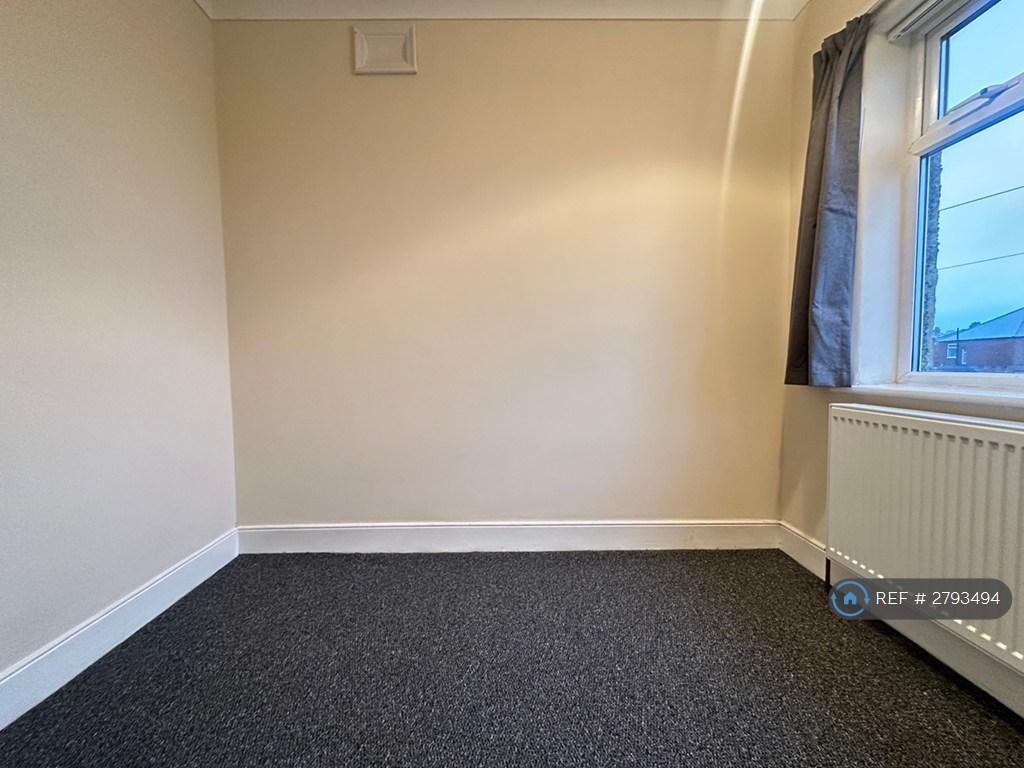 Front Small Bedroom