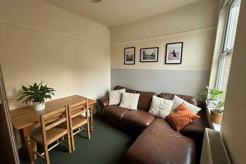 4 bedroom house to rent, Midland Avenue, Lenton NG7