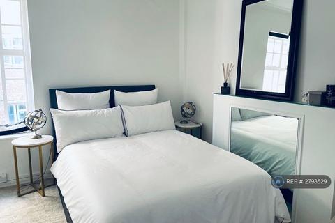Studio to rent, Spring Street, London, W2