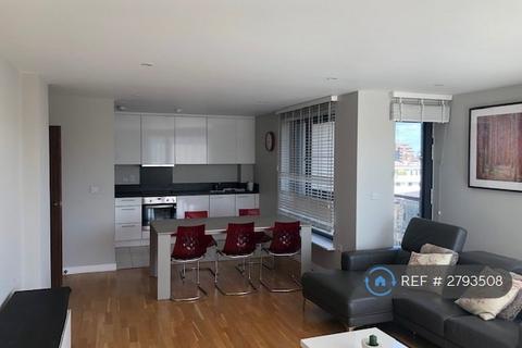 2 bedroom flat to rent, College House, London, SW15