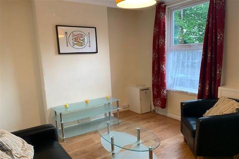 2 bedroom terraced house to rent, Hawthorne Grove, Beeston, NG9 2FG