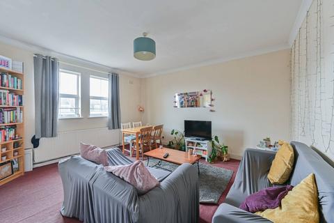 3 bedroom flat to rent, Huron Road, Heaver Estate, London, SW17