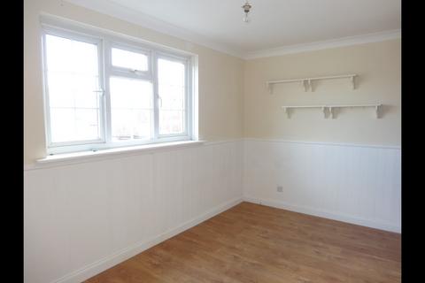 3 bedroom terraced house to rent, Launceston Close, Romford, RM3