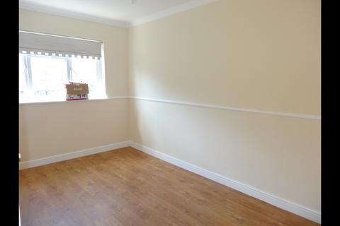 3 bedroom terraced house to rent, Launceston Close, Romford, RM3