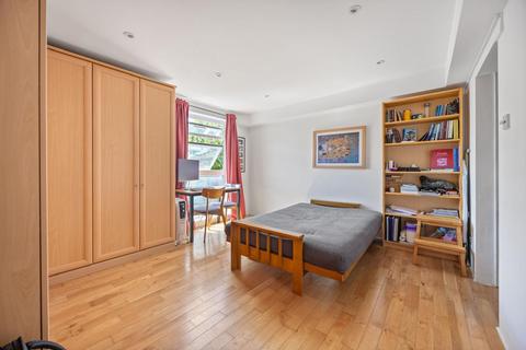 Studio for sale, 24-25 Kensington Gardens Square, Bayswater, W2