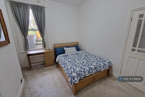 1 bedroom in a flat share to rent, Kensal Green, London, NW10