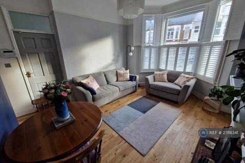 1 bedroom in a flat share to rent, Kensal Green, London, NW10