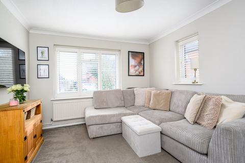 1 bedroom end of terrace house for sale, Kingsbridge Road, WALTON-ON-THAMES, KT12
