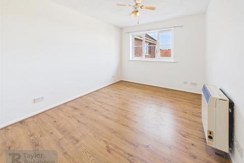 2 bedroom flat to rent, Dakin Close, Maidenbower, Crawley