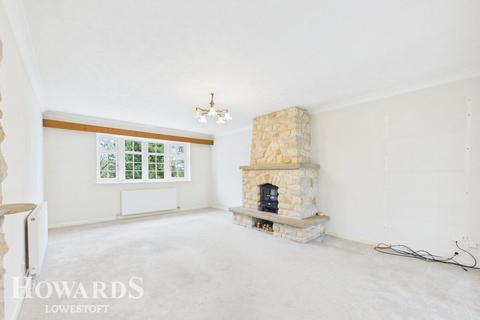 4 bedroom detached house for sale, Gainsborough Drive, Gunton