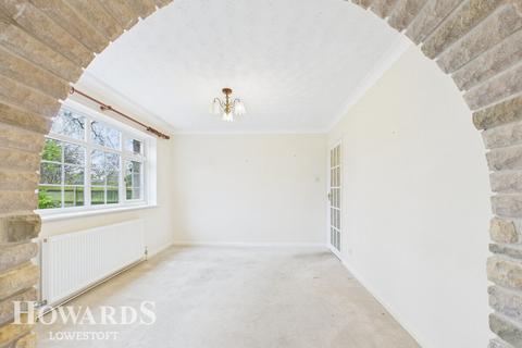 4 bedroom detached house for sale, Gainsborough Drive, Gunton