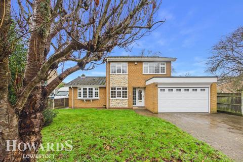4 bedroom detached house for sale, Gainsborough Drive, Gunton
