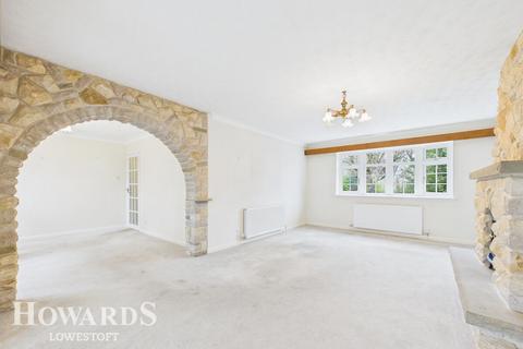 4 bedroom detached house for sale, Gainsborough Drive, Gunton