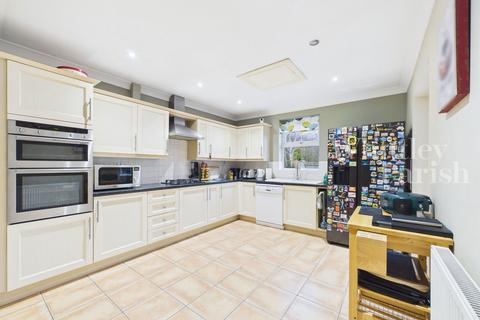 5 bedroom detached house for sale, Field Acre Way, Long Stratton