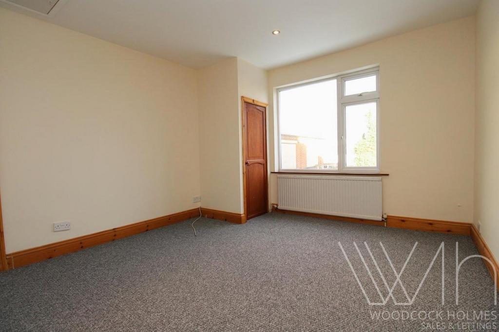 Bedroom 1 image 1 .jpg