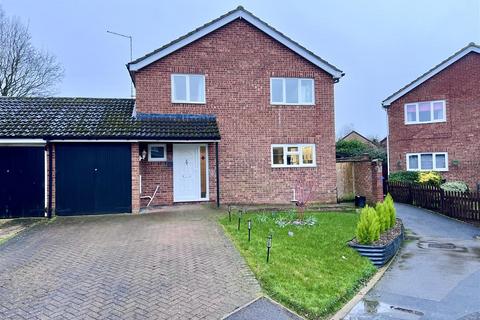 4 bedroom detached house for sale, Windsor Close, Towcester